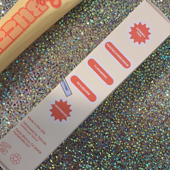 🌸 - TOPICALS like butter hydrating mask - Picture 3 of 6